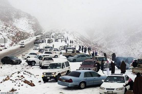 रेगिस्तान के लिए मशहूर सऊदी अरब में हुई बर्फबारी, हैरान हुए लोग