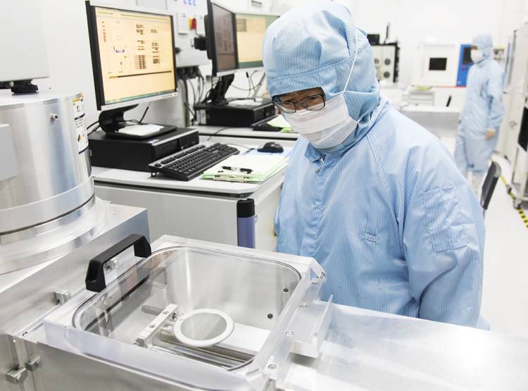 चीन ने दिया US को झटका, वापस बुला लिए 16 हजार वैज्ञानिक