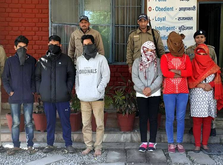 क‍िराए के मकान में सेक्स रैकेट, Whatsapp पर फोटो भेज होता था ज‍िस्म का सौदा