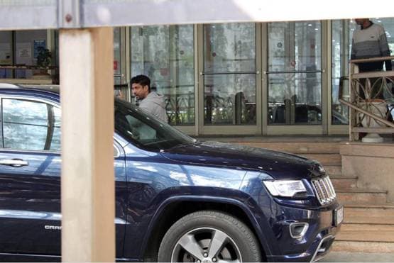 शबाना आजमी का हाल लेने अस्पताल पहुंचे बॉलीवुड सितारे, Photos