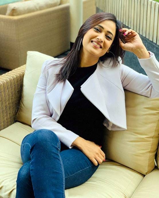 16 साल पहले जिस बच्चे से सेट पर मिली थीं श्वेता, वो अब है उनका को स्टार