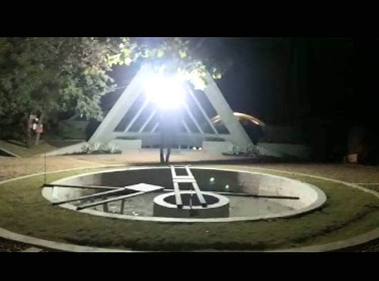 70 फीट ऊंचे टावर से ग‍िरी लिफ्ट, 'पाथ इंडिया' के मालिक मौत