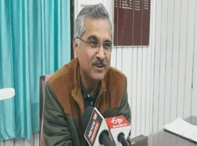 सांप को ही न‍िगल रहा था सांप, टूर‍िस्ट के कैमरे में दि‍खा दुर्लभ नजारा