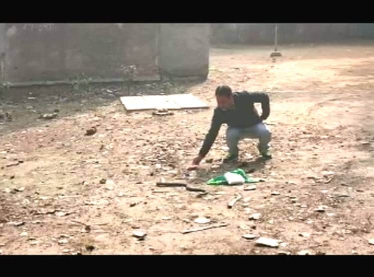 द‍िल्ली के इस अपार्टमेंट में निकलते हैं सांप-अजगर, दहशत में लोग