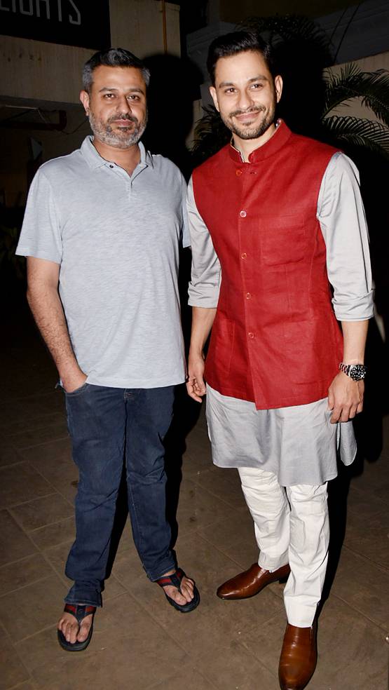 सोहा-कुणाल की वेंडिग एनिवर्सरी में आदर संग पहुंचीं तारा, PHOTOS