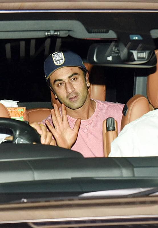 सोहा-कुणाल की वेंडिग एनिवर्सरी में आदर संग पहुंचीं तारा, PHOTOS