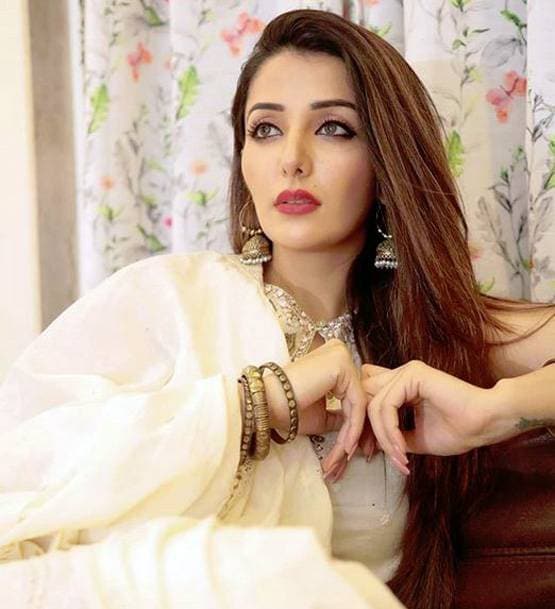 जन्म के 16 दिन बाद उठा पिता का साया, भावुक कर देगी हिमेश की हिरोइन की कहानी