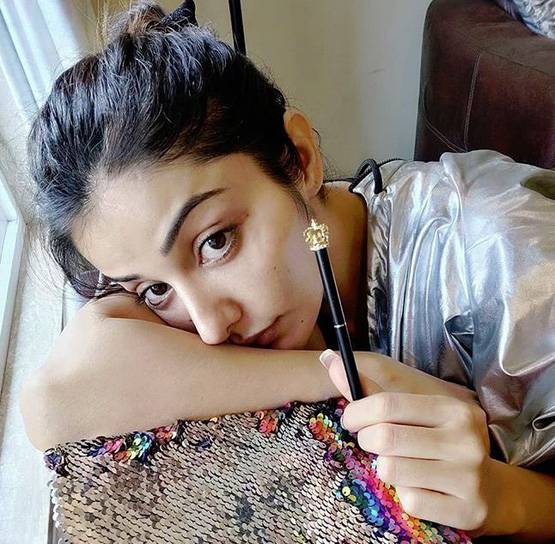 जन्म के 16 दिन बाद उठा पिता का साया, भावुक कर देगी हिमेश की हिरोइन की कहानी