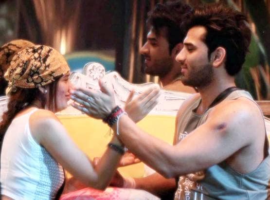 माहिरा ने गुस्से में पारस को जड़ा थप्पड़, एक्टर बोले- ऐसी लड़कियों से...