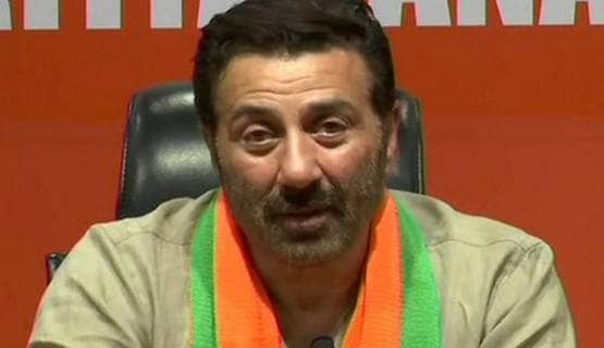 वो 7 बॉलीवुड एक्टर्स जिनकी फिल्मों ने जगाया देशभक्ति का जुनून