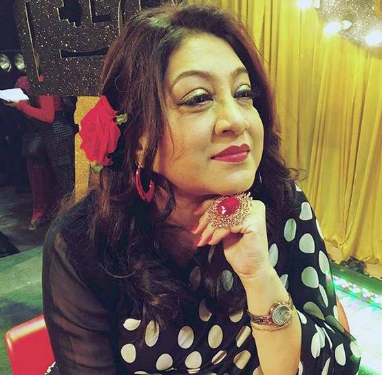 रियल लाइफ में ग्लैमरस हैं 'नायरा की दादी सास', सोशल मीड‍िया पर भी एक्ट‍िव