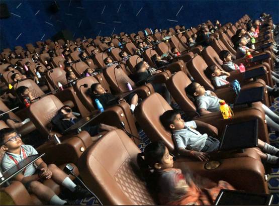 तानाजी: द अनसंग वॉरियर के लिए क्रेजी हुए फैंस, ऐसे किया फिल्म का स्वागत