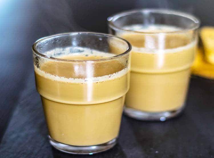 2020 की पहली भयानक डिशः चाय में डुबोकर खा लिया चिकन टिक्का