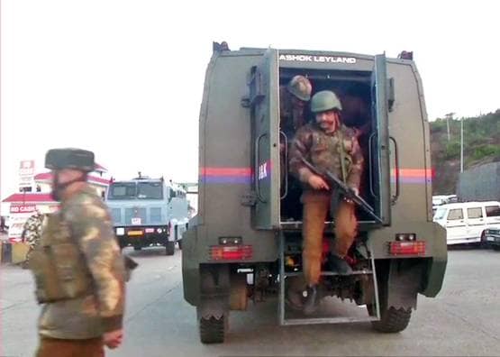 4 आतंकी...हथियारों का जखीरा, और ऐसे सेना ने फेल कर दी कश्मीर में बड़ी साजिश