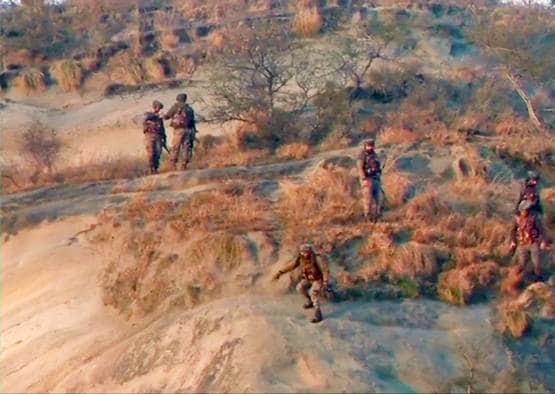 4 आतंकी...हथियारों का जखीरा, और ऐसे सेना ने फेल कर दी कश्मीर में बड़ी साजिश