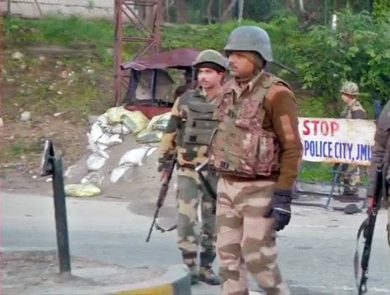 4 आतंकी...हथियारों का जखीरा, और ऐसे सेना ने फेल कर दी कश्मीर में बड़ी साजिश