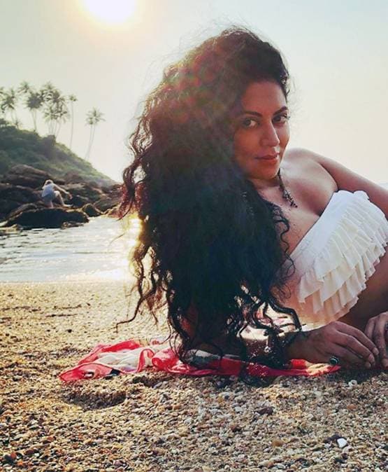 गोवा के समंदर में एंजॉय कर रही कविता कौश‍िक, बिकिनी में शेयर की फोटो