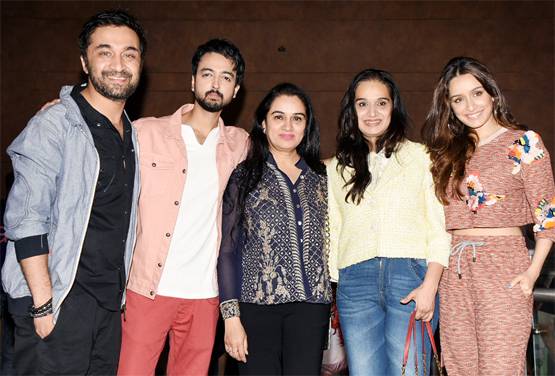 'सब कुशल मंगल' की स्क्रीनिंग में पहुंचें स्टार्स, श्रद्धा-भूमि भी आईं नजर