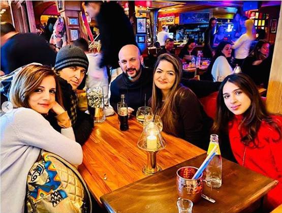 ऋति‍क की फैमिली संग सुजैन का हॉलीडे, परेशानियां भूल संग दिखा रोशन परिवार