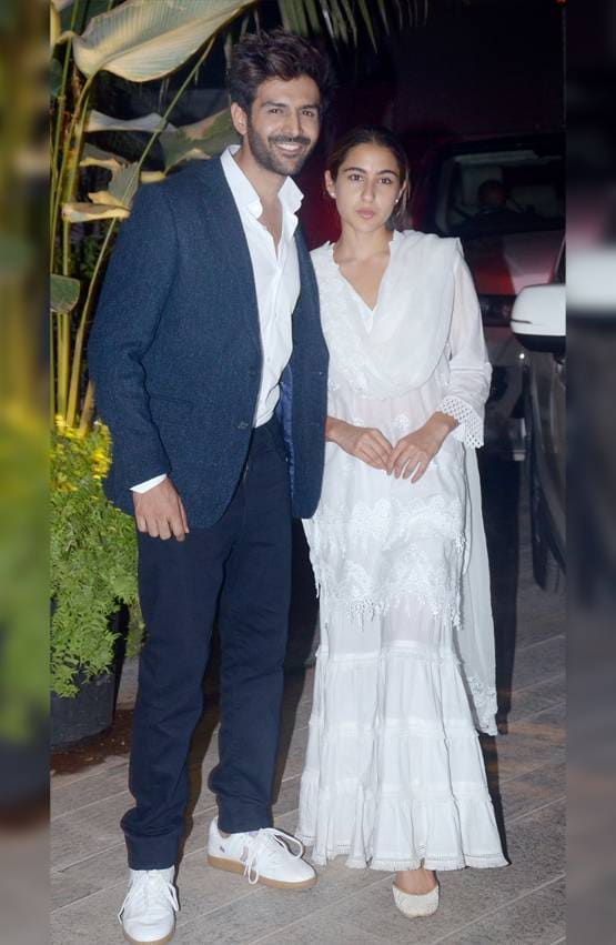 'ब्रेकअप' के बाद एक्स बॉयफ्रेंड कार्तिक संग दिखीं सारा, Photos