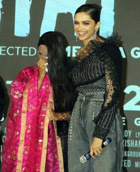 छपाक प्रमोशन में लक्ष्मी संग पहुंचीं दीपिका, किस बात पर हुईं इमोशनल?