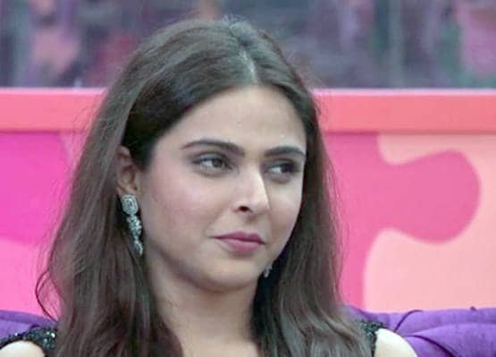 बिग बॉस में टूटीं हदें, मधुरिमा ने विशाल को मारी चप्पल, क्या होगा अंजाम?