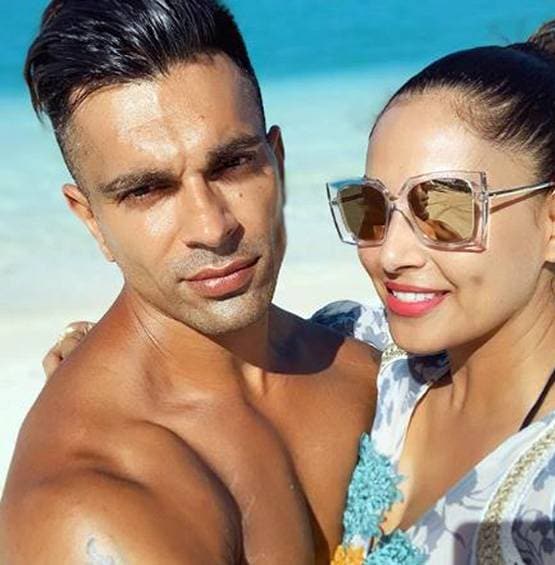 पति करण सिंह ग्रोवर संग वेकेशन पर बिपाशा, ब्लैक बिकिनी में छाया लुक