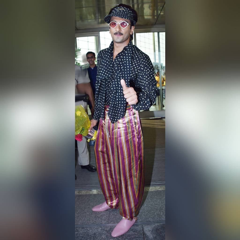 फंकी आउटफिट में दिखे रणवीर तो फैन्स बोले- दीपिका के कपड़े पहने?
