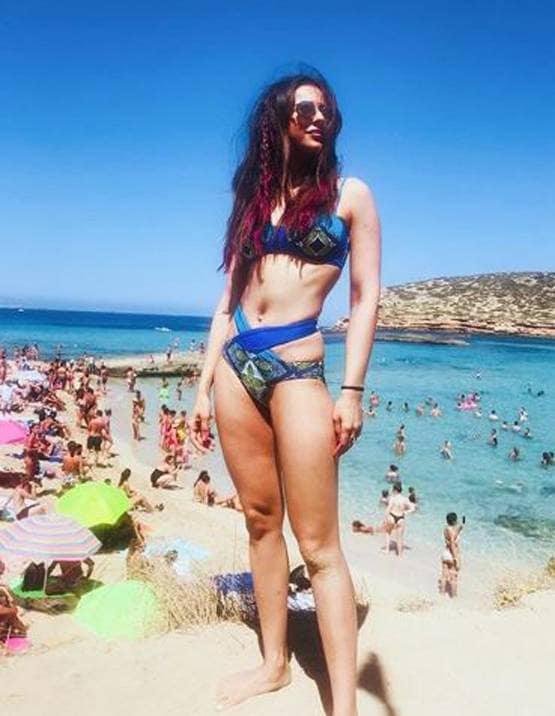 बिकिनी में समंदर किनारे नजर आईं रकुल प्रीत, दिखा बोल्ड अंदाज