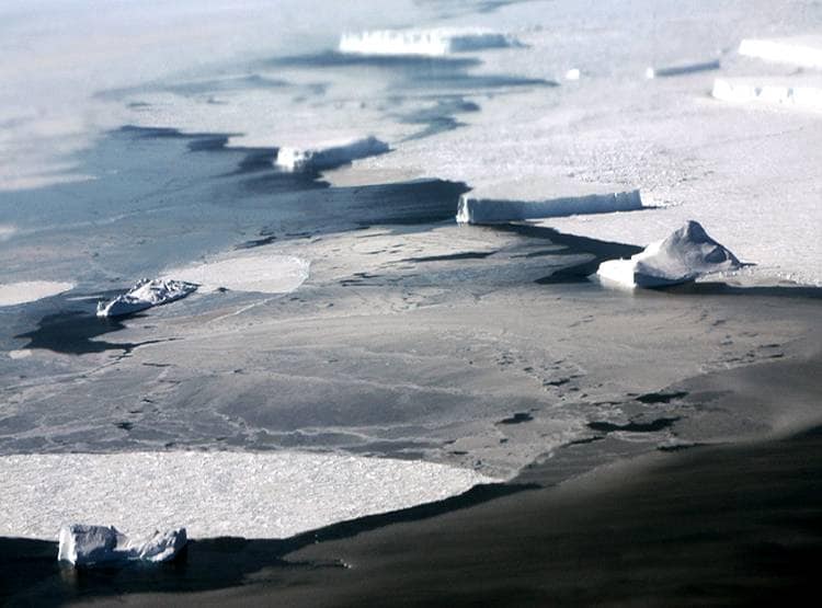 टूट रहा विशाल ग्लेशियर, पिघला तो 9 करोड़ लोगों पर आएगी आफत