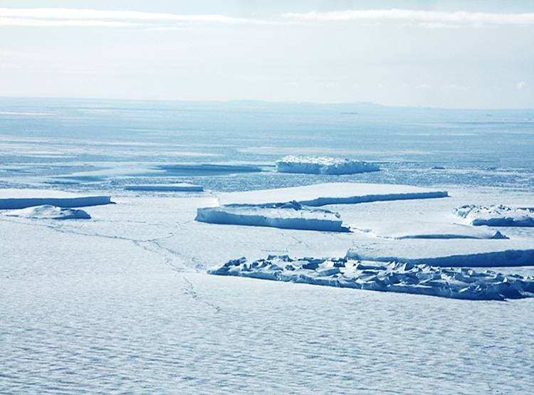 टूट रहा विशाल ग्लेशियर, पिघला तो 9 करोड़ लोगों पर आएगी आफत