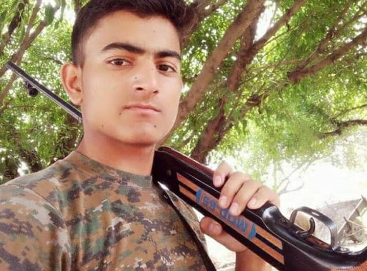 र‍िवॉल्वर कनपटी पर रख स्टूडेंट बना रहा था TikTok, दबा ट्र‍िगर...