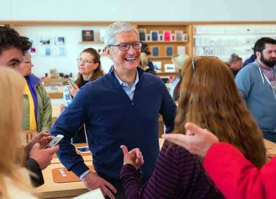 जानिए- 2019 में क्यों और कितनी कम हो गई एप्पल CEO टिम कुक की सैलरी