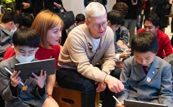 जानिए- 2019 में क्यों और कितनी कम हो गई एप्पल CEO टिम कुक की सैलरी