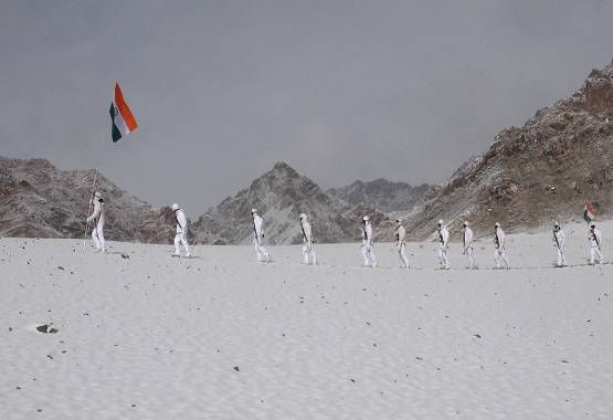 लद्दाख में लहराया तिरंगा, माइनस 20 डिग्री में जवान बोले- वन्दे मातरम्