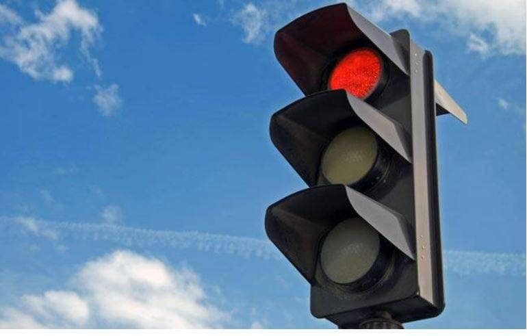 ऐसे हेलमेट पहनने से कटेगा चालान, जानें- कैसे बच सकती है जान