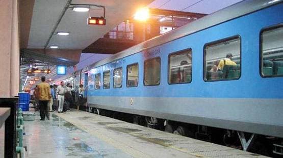 टिकट पर आपकी जेब से जाएंगे 4 पैसे, रेल को मिलेंगे 2300 करोड़