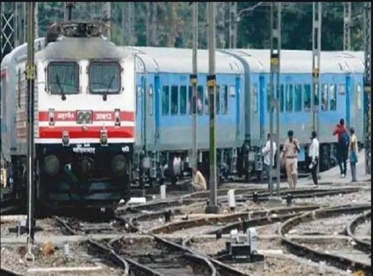 PAK में 6 महीने से फंसे हैं भारतीय ट्रेन के डिब्बे, सरकार बोली- वापस दो