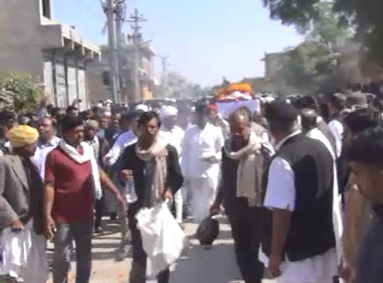 'ड्राइवर' की अंत‍िम यात्रा में जन सैलाब,  IAS-IPS भी हुए शाम‍िल