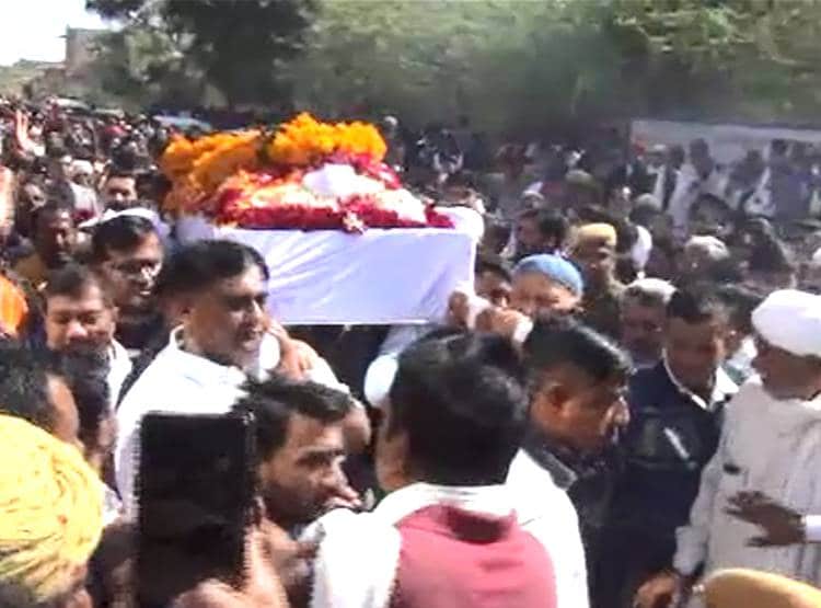 'ड्राइवर' की अंत‍िम यात्रा में जन सैलाब,  IAS-IPS भी हुए शाम‍िल