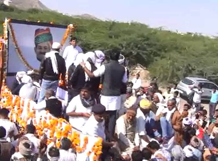 'ड्राइवर' की अंत‍िम यात्रा में जन सैलाब,  IAS-IPS भी हुए शाम‍िल