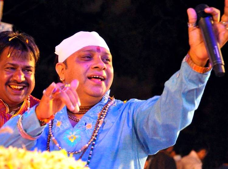 इंटरनेशनल भजन गायक के साथ पूरे परिवार का मर्डर, मिली चार लाशें