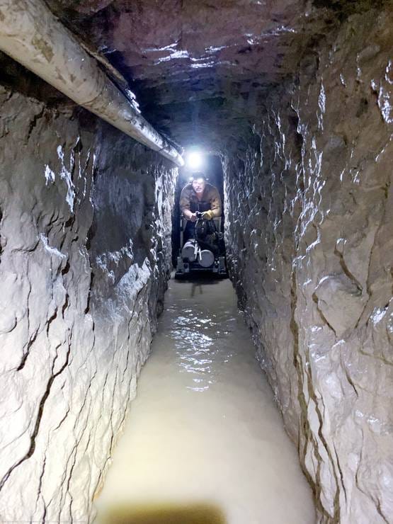 दुनिया की सबसे लंबी ड्रग्स स्मगलिंग सुरंग, अंदर रेलवे ट्रैक से ड्रेनेज तक