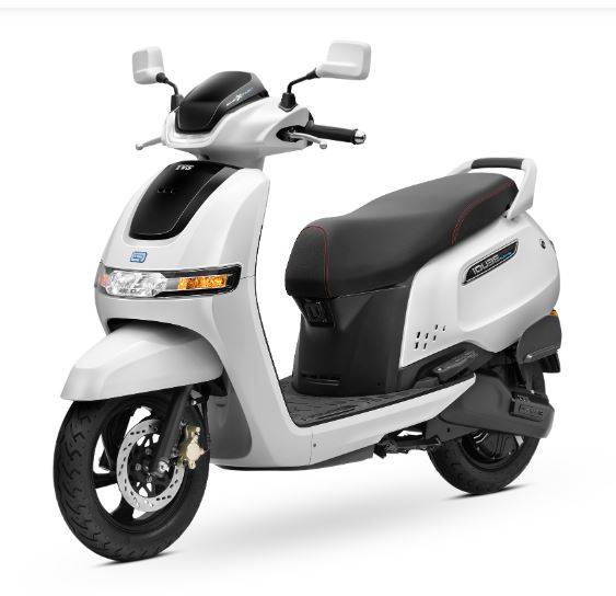 बजाज चेतक या TVS iQube, जानें- कीमत और माइलेज में कौन बेहतर