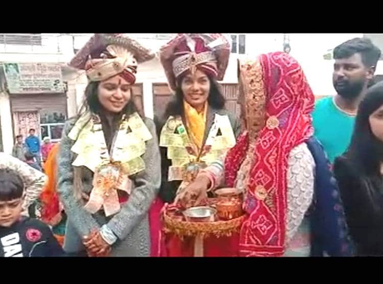 नोटों की माला,आंखों पर काला चश्मा...घोड़े पर न‍िकलीं दुल्हन