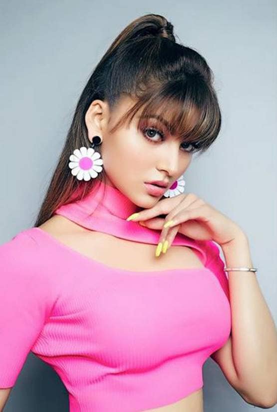 ऋषभ-उर्वशी के रिलेशन की चर्चा के बीच, क्रिकेटर ने किया एक्ट्रेस को ब्लॉक?