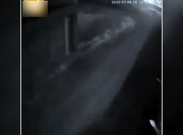 आसमान में धमाका और 33 सेकंड में विमान के उड़े परखच्चे, VIDEO