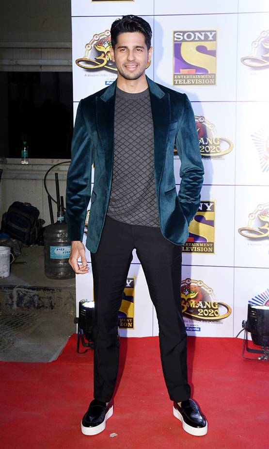 Umang 2020: सलमान-शाहरुख समेत इन बॉलीवुड स्टार्स ने की शिरकत, PHOTOS