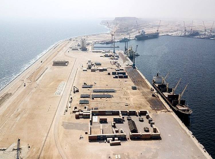 ईरान को ऐसे घेर रखा है US ने, खाड़ी में 100 से ज्यादा बेस