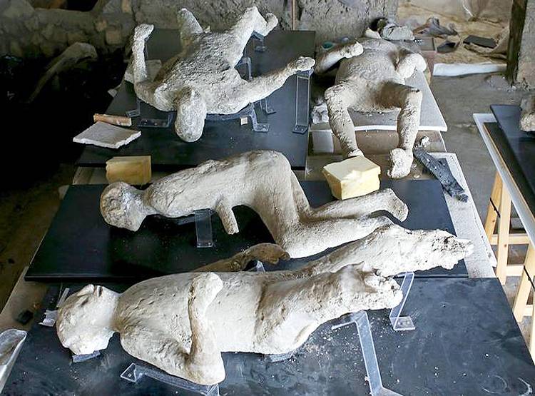 नई खोज! ज्वालामुखी के लावे से पिघल गया था इंसान का दिमाग, बन गया शीशा